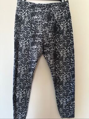 Women's Black & Gray Leopard Print Leggings - High Waist Stretch